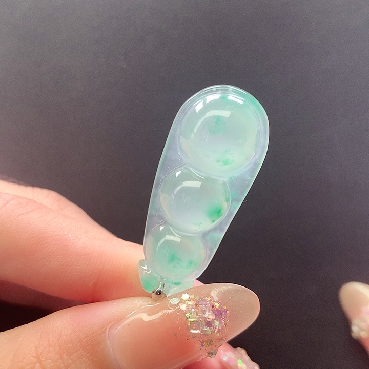 颈饰未镶嵌石英质玉