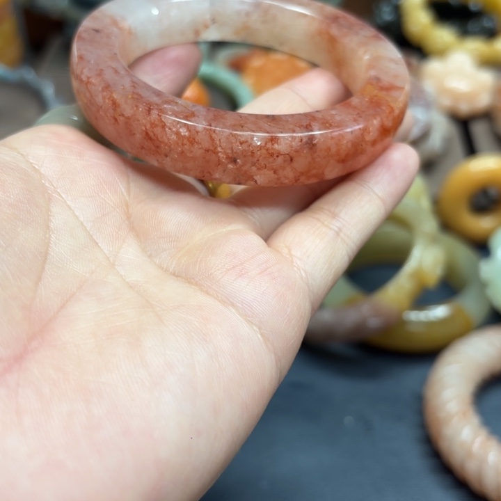 贵***涵石英岩玉合金颈饰