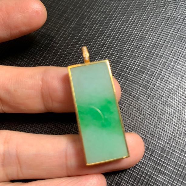 天然缅甸翡翠吊坠