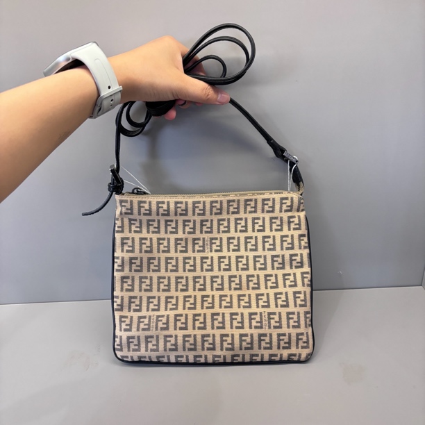 95新 FENDI/芬迪 兔兔奢小颖/芬迪斜挎包/30216