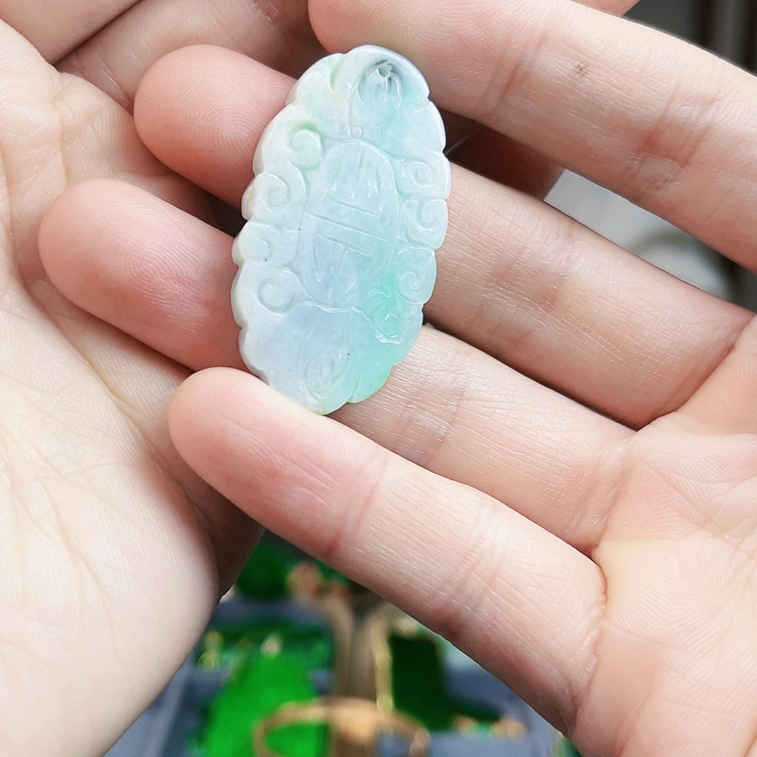 翡翠颈饰未镶嵌吊坠