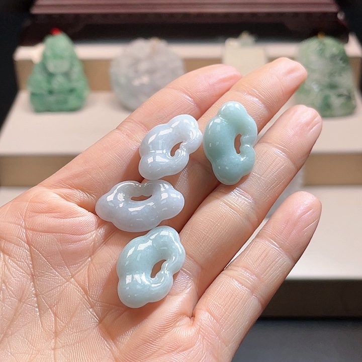 翡翠未镶嵌颈饰翡翠多样性其一