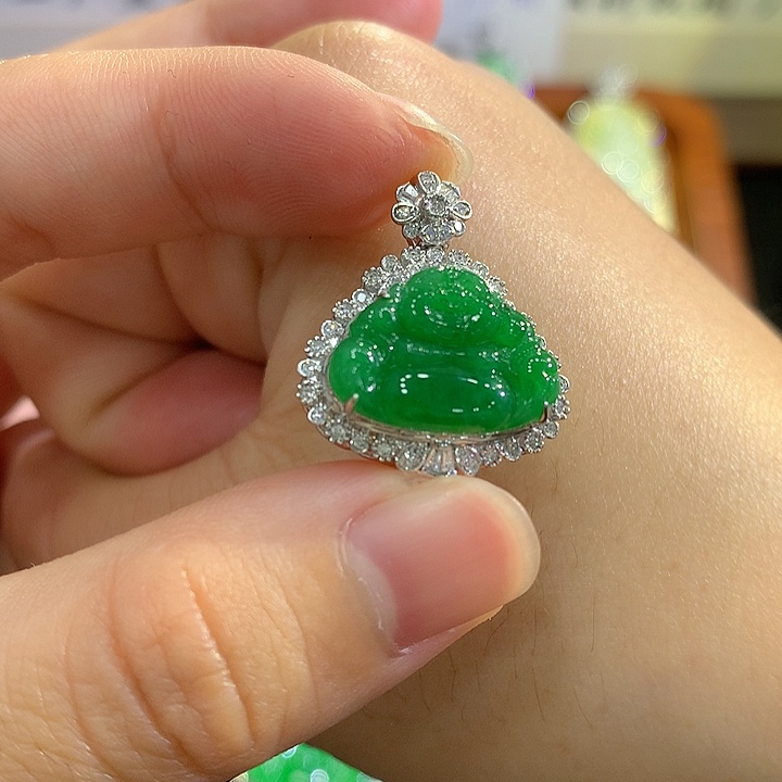 翡翠18K金镶嵌颈饰佛公