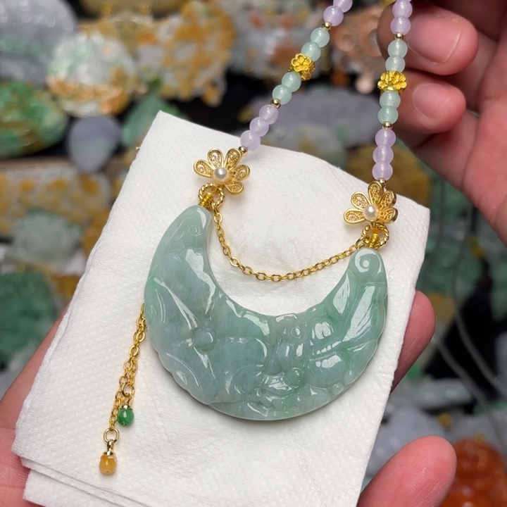 翡翠颈饰未镶嵌吊坠