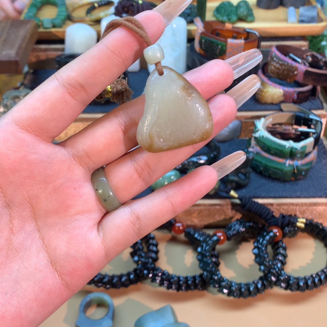 和田玉（糖玉）未镶嵌挂件