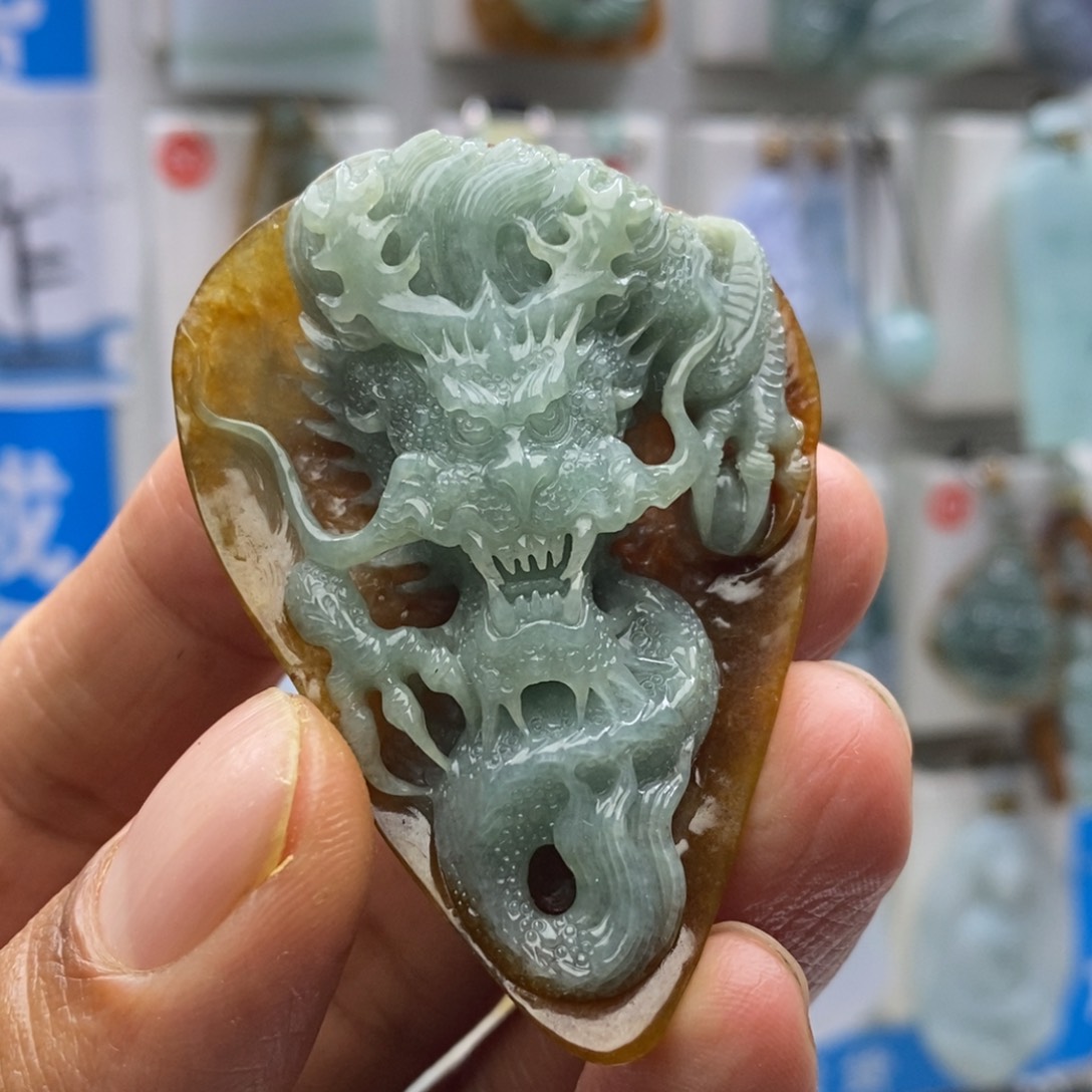 翡翠颈饰未镶嵌龙