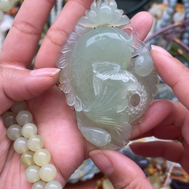 蛇纹石玉吊坠合金