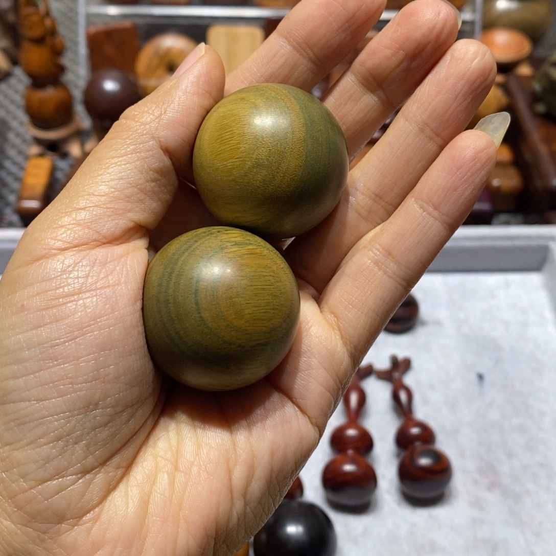 人***！木绿檀木木球一对