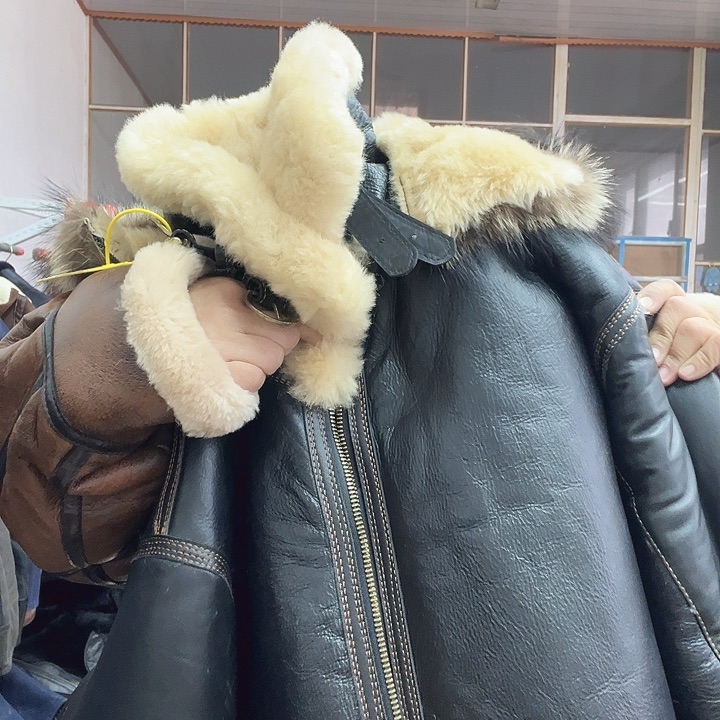 62码黑米色戴帽款巴顿皮毛一体