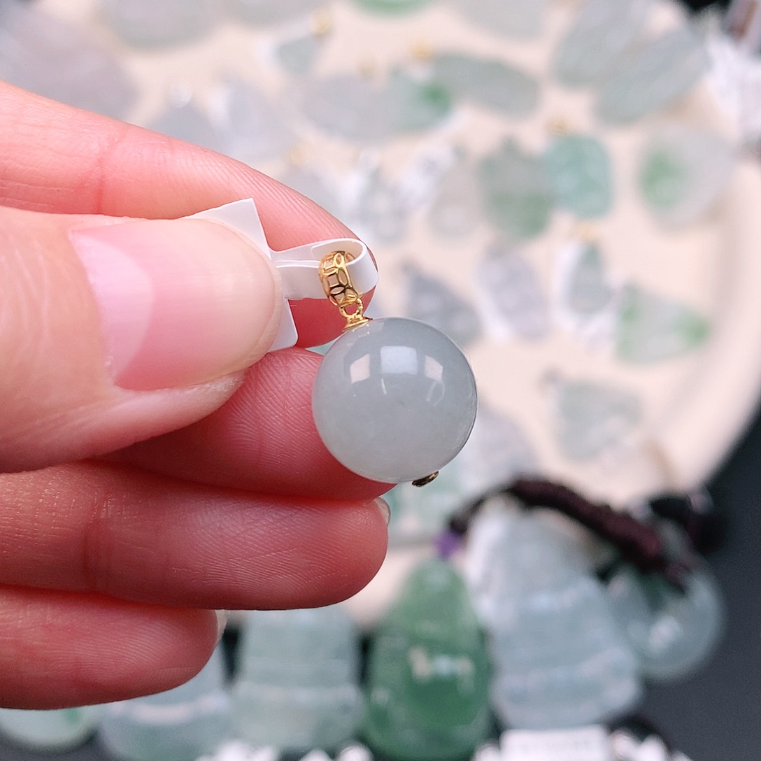 翡翠颈饰18K金镶嵌珠子