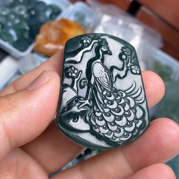 翡翠颈饰未镶嵌好