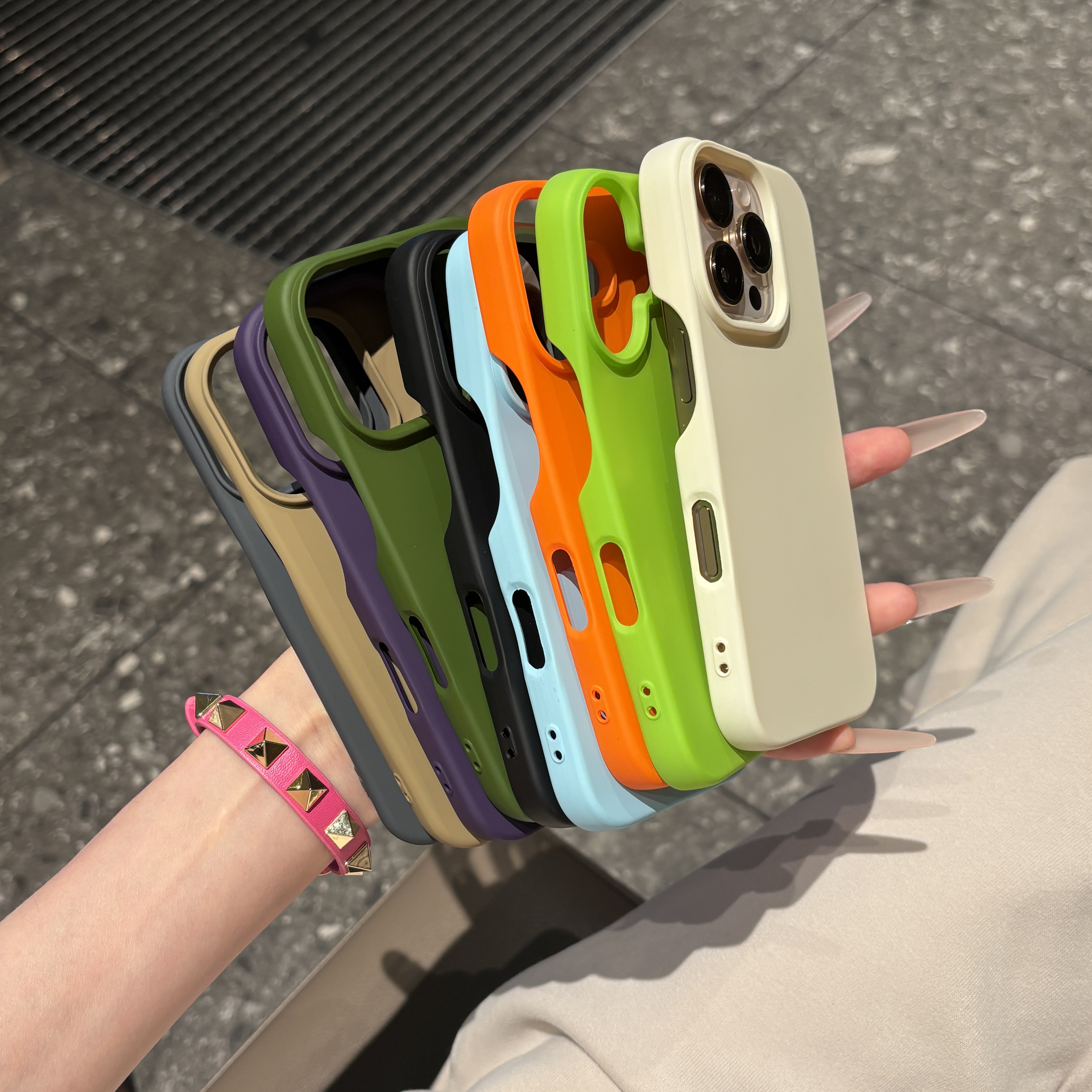 飞虎胜磨砂无边框纯色大孔适用苹果15iPhone16promax手机壳13软14