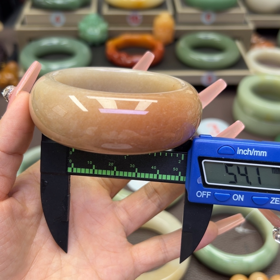 未镶嵌手镯石英岩玉