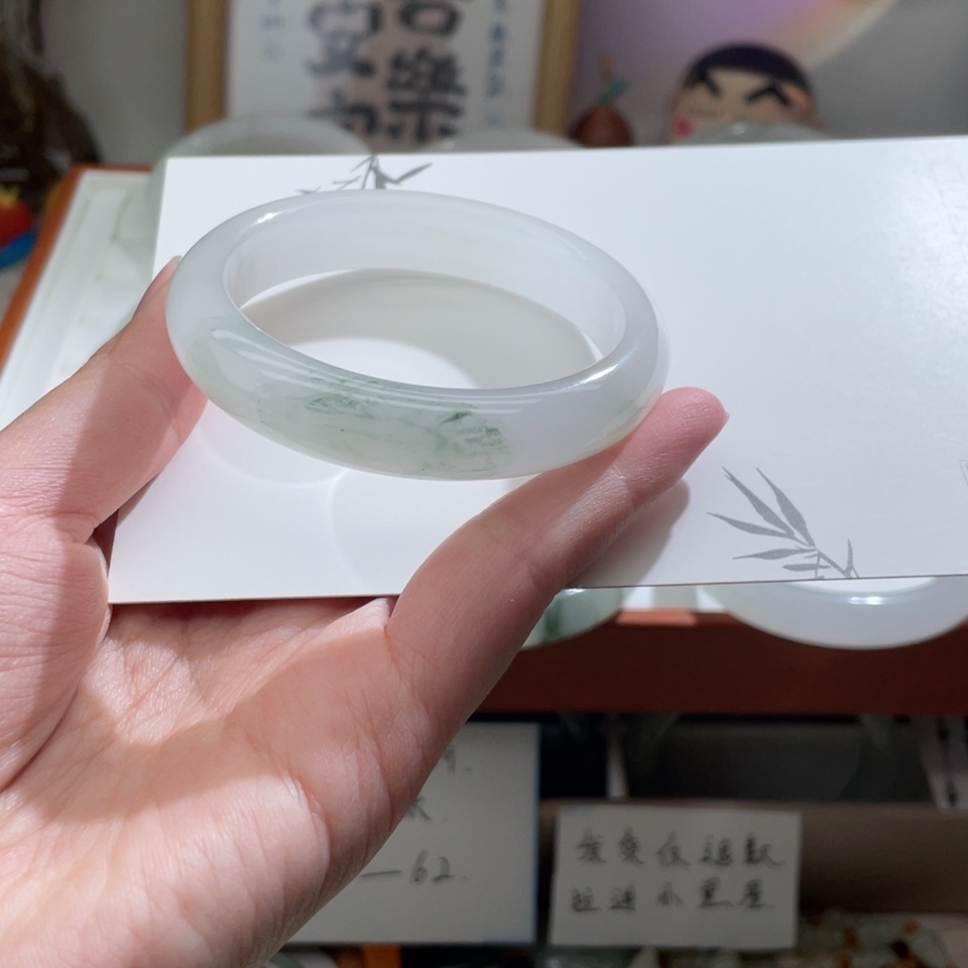 石英质玉（天山翠）未镶嵌手镯54.4圈口