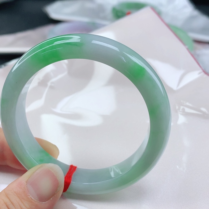 翡翠手镯未镶嵌54飘阳绿翡翠手镯