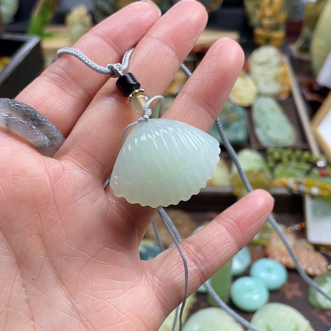 蛇纹石玉颈饰未镶嵌天青冻挂坠