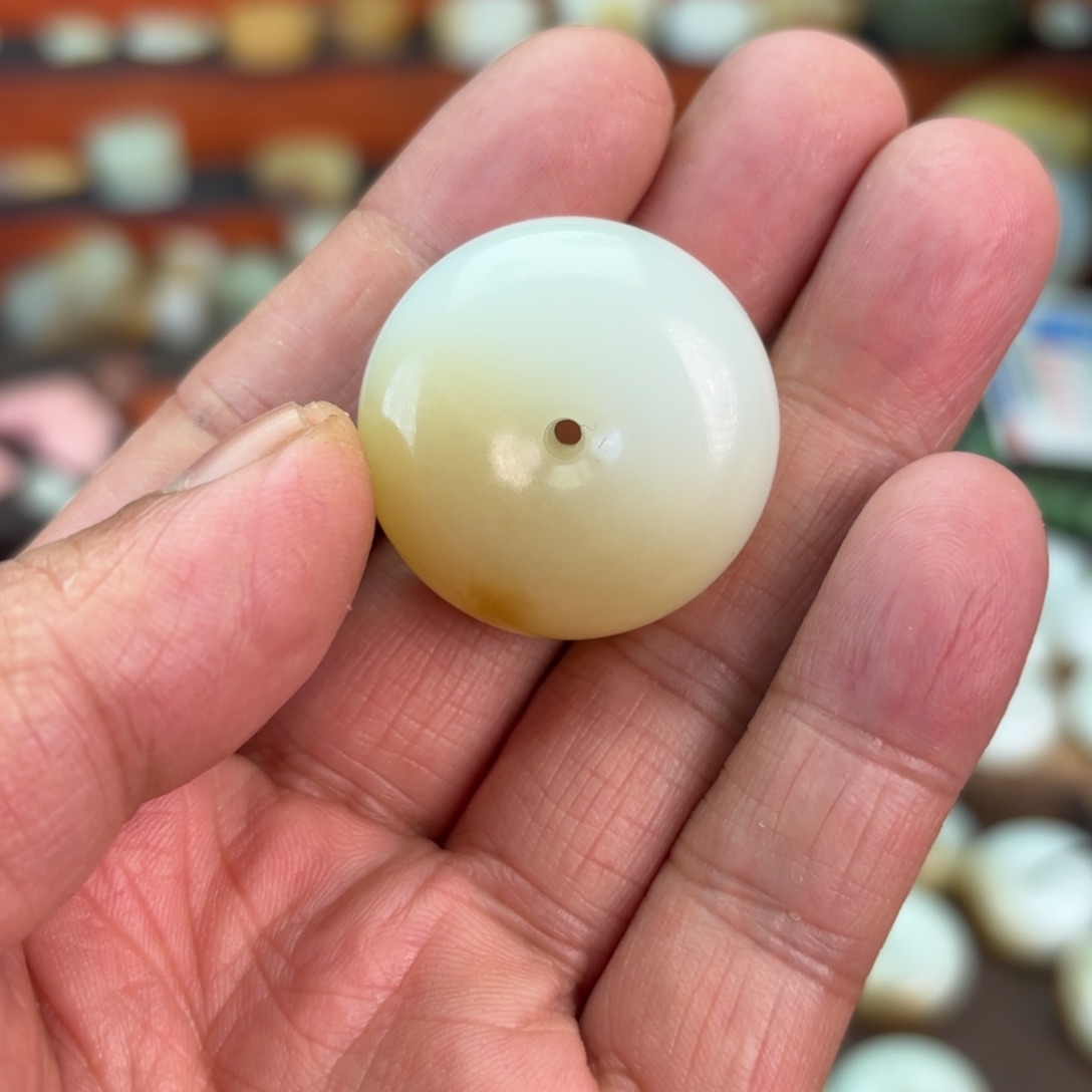 和田玉（糖玉）颈饰未镶嵌