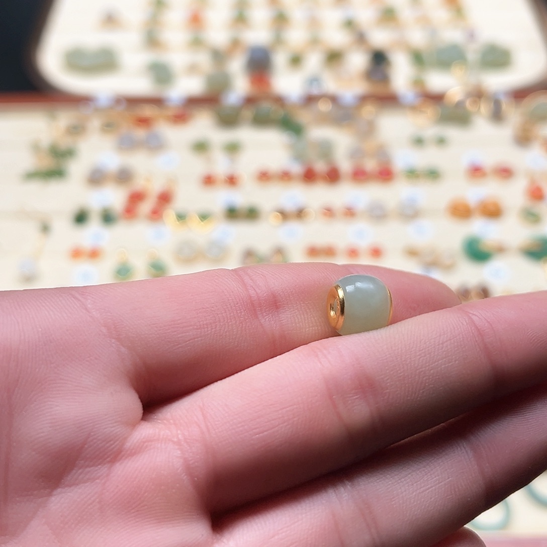 和田玉（糖玉）吊坠(不含链)足金镶嵌