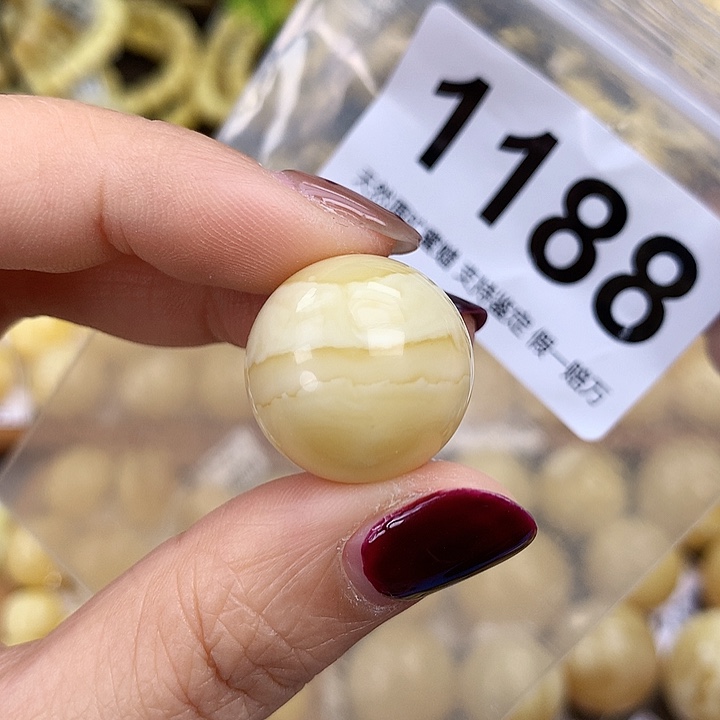 琥珀未镶嵌珠宝奇石20