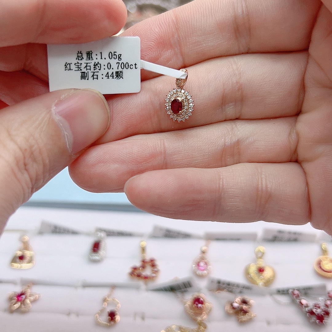 红宝石吊坠18K金镶嵌
