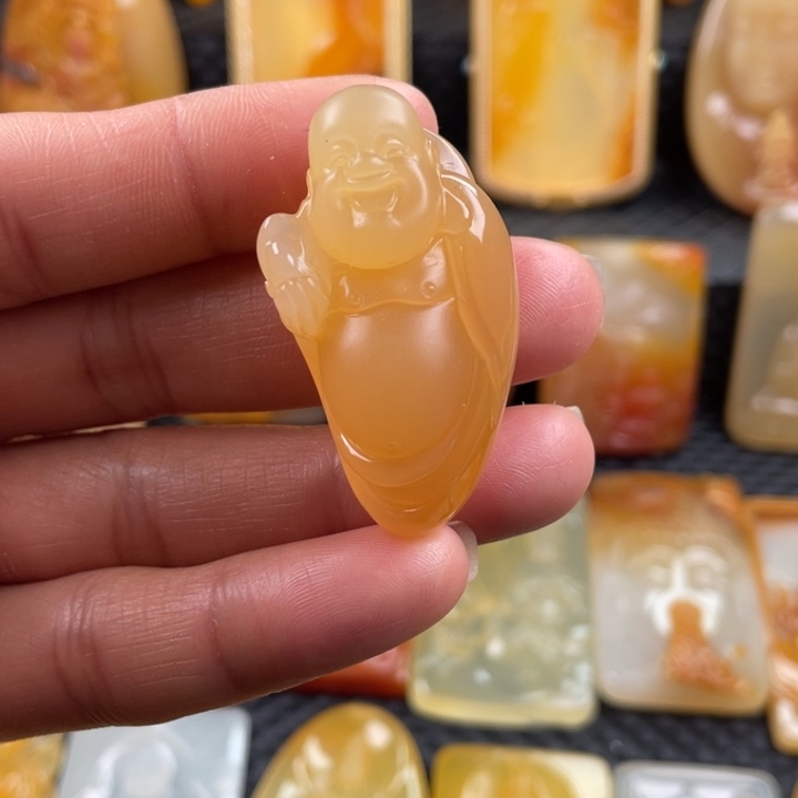 石英质玉（黄龙玉）颈饰未镶嵌
