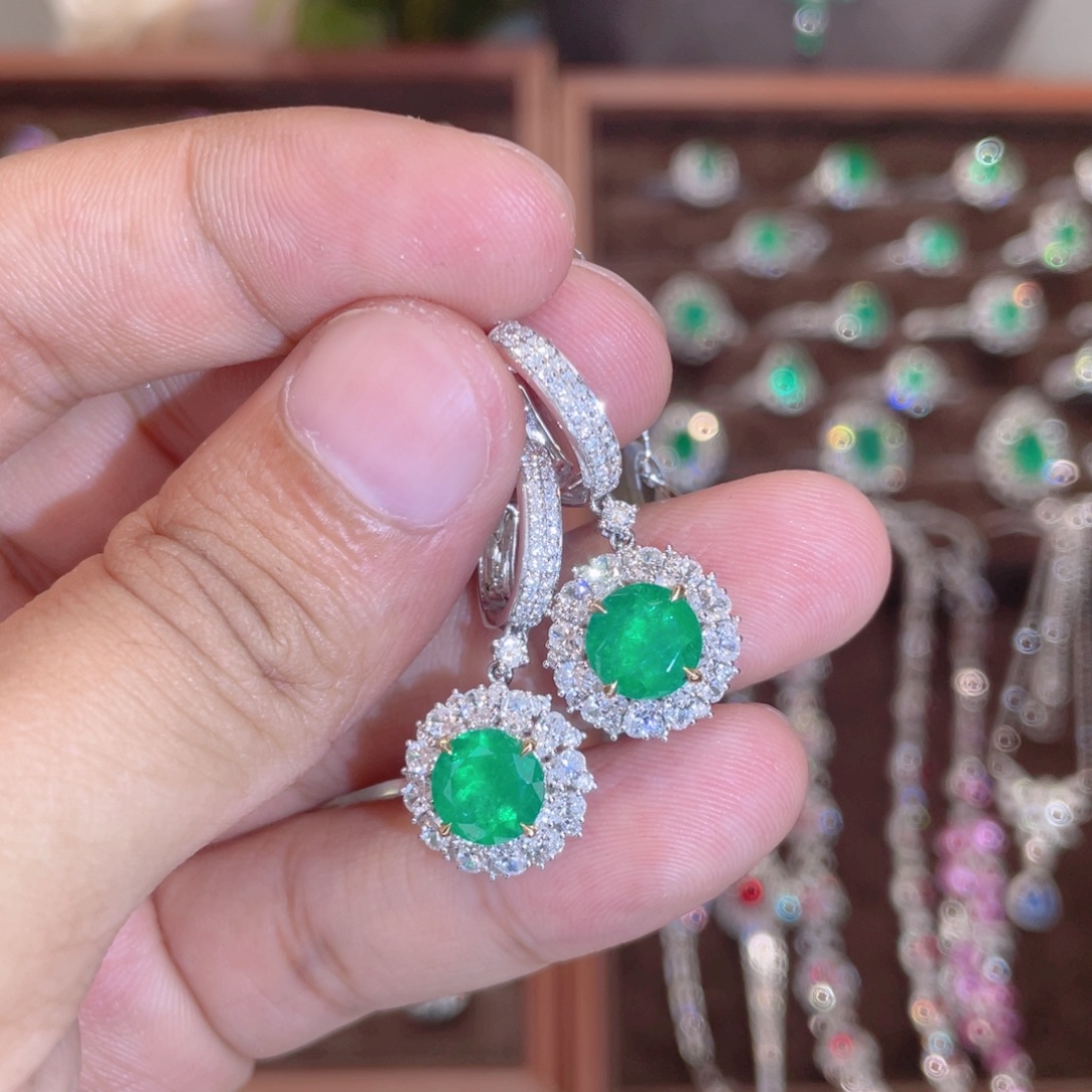 耳饰18K金镶嵌祖母绿2.7ct 哥伦比亚沃顿
