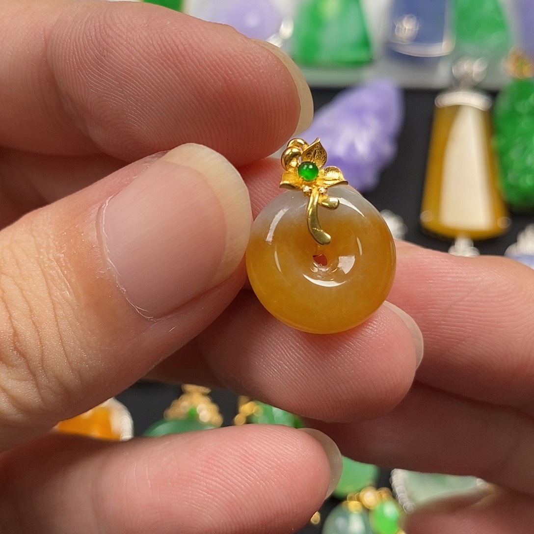 颈饰18K金镶嵌翡翠翡翠