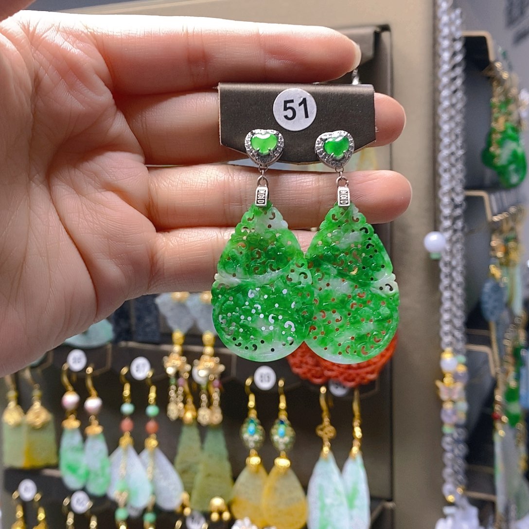 未镶嵌翡翠耳饰翡翠