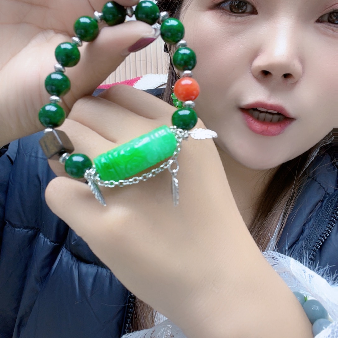 翡翠未镶嵌颈饰手链