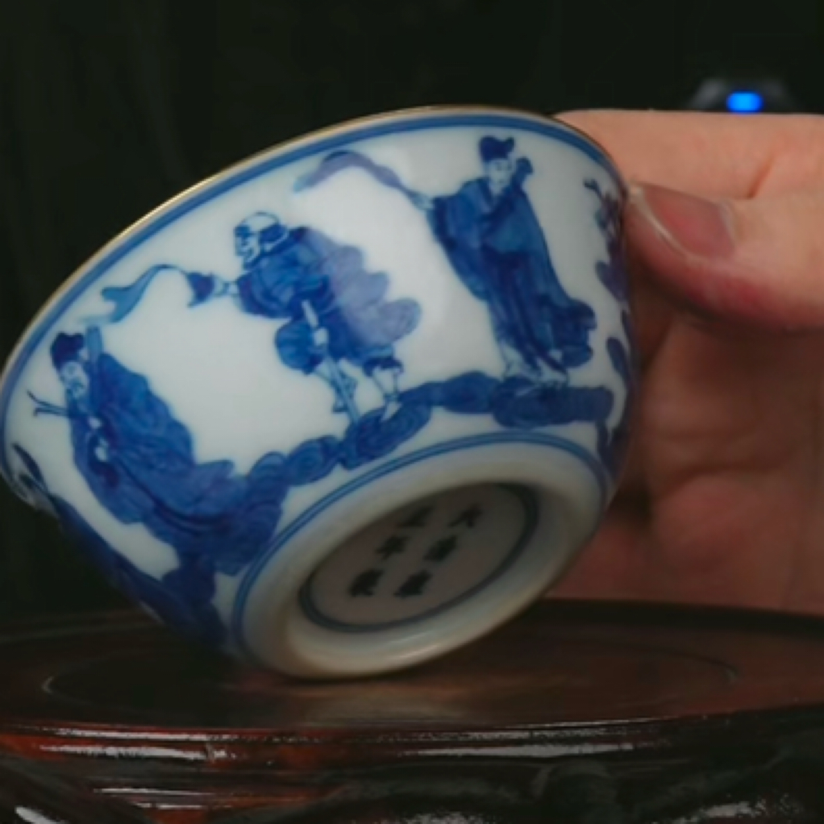 M内松石绿釉外青花八仙人物纹杯