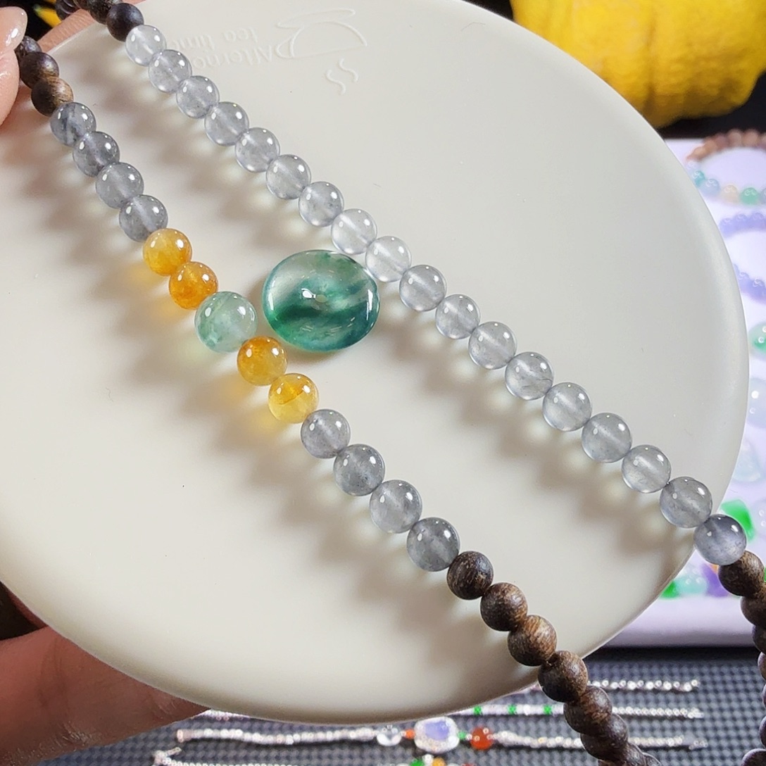 翡翠未镶嵌颈饰一套