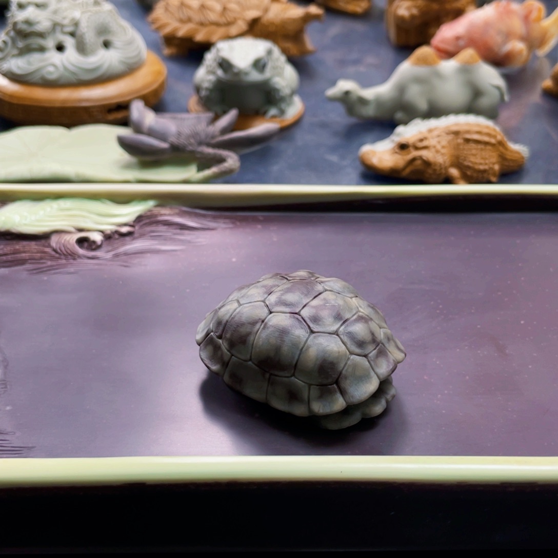 龟甲镂空手工雕刻工艺