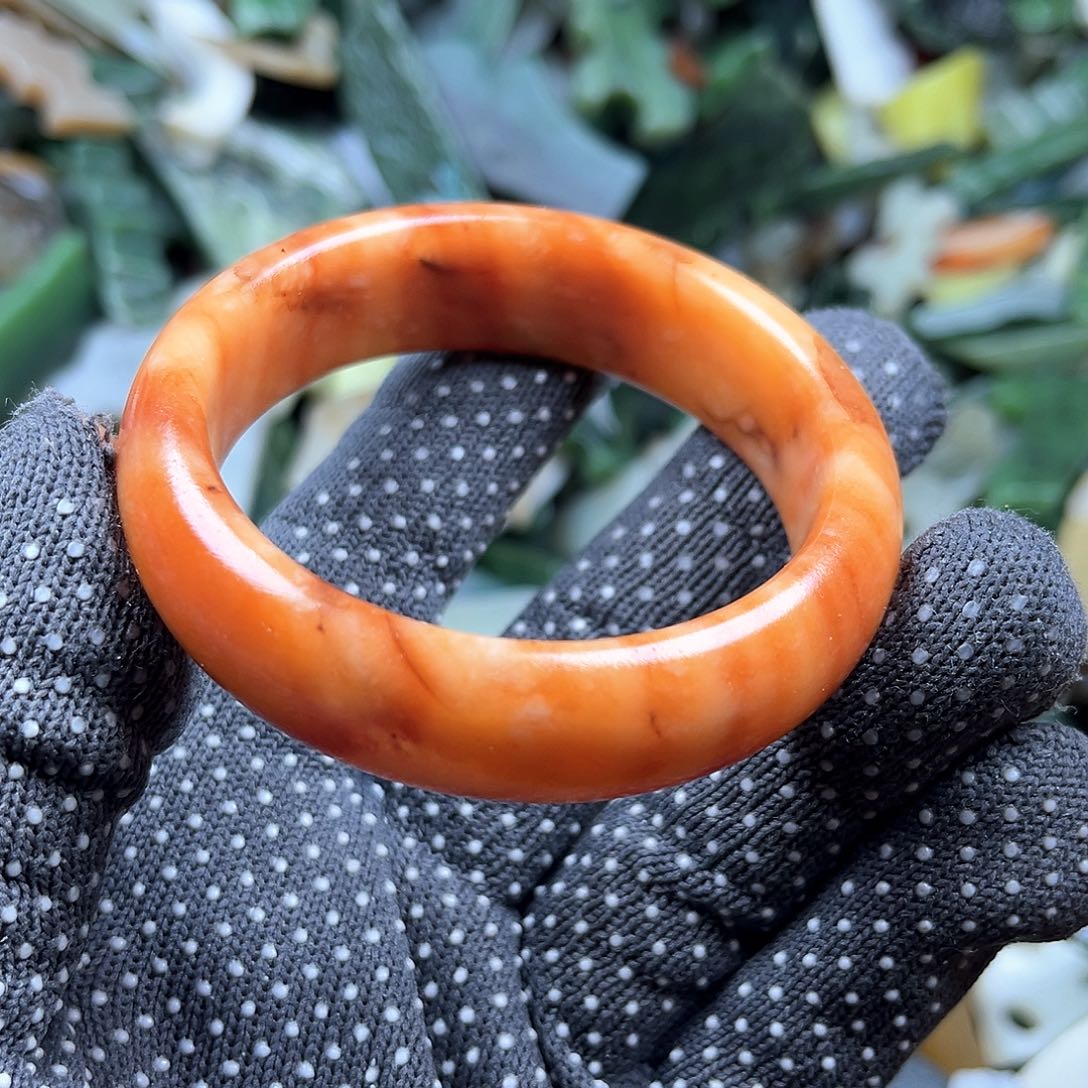 颈饰未镶嵌石英质玉