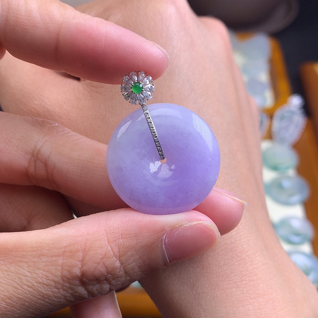 翡翠吊坠(赠链)18K金镶嵌