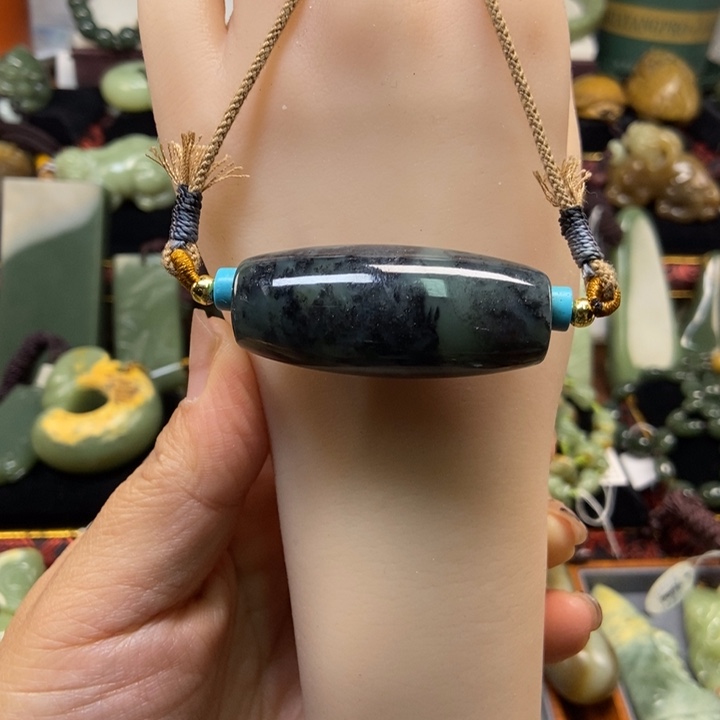 吊坠(赠链)未镶嵌岫岩老玉（透闪石质玉）