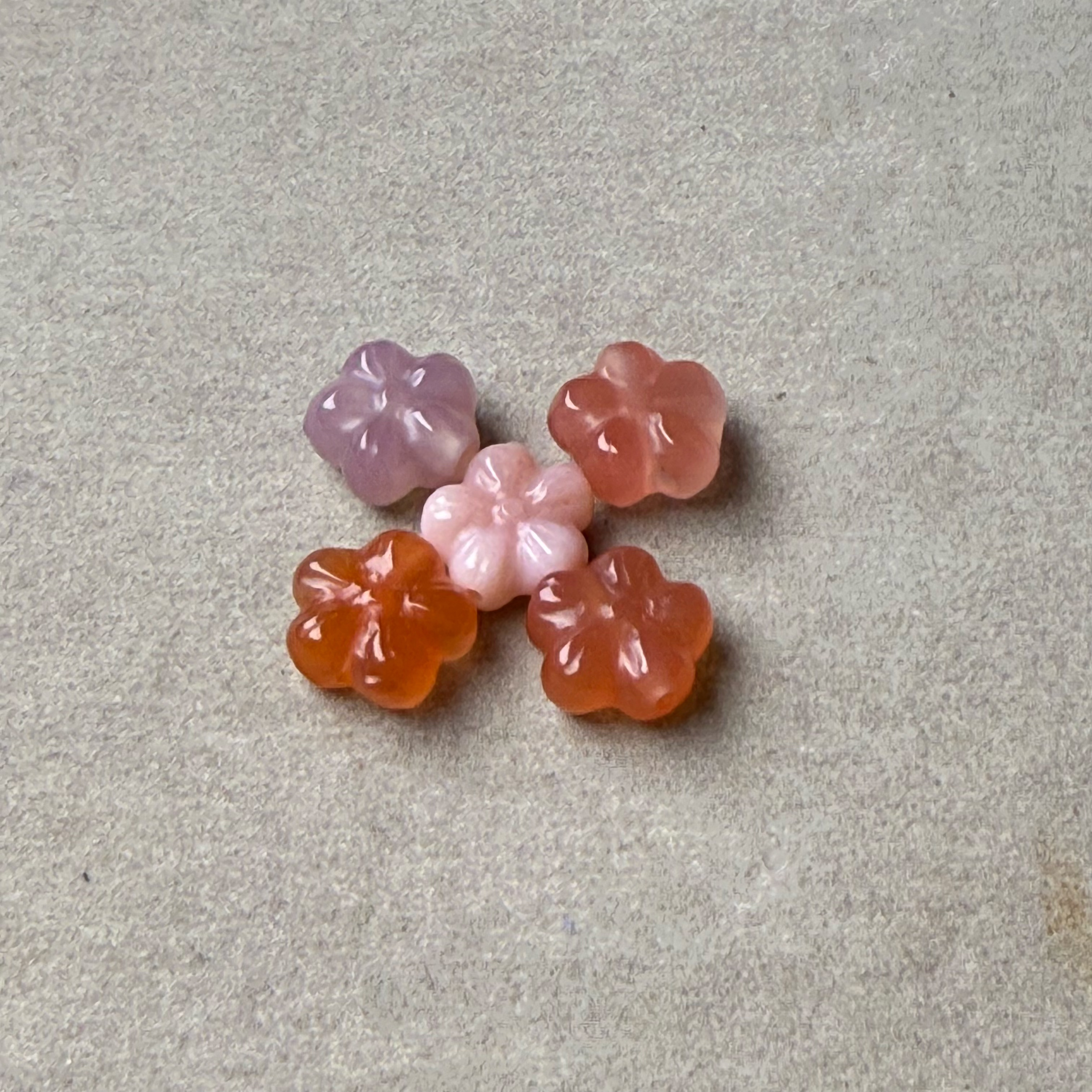 粉糯精工雕刻梅花背云 配饰 多样性发货