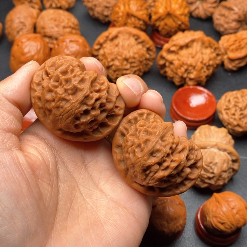 【闪购商品】文玩核桃把件难宫灯