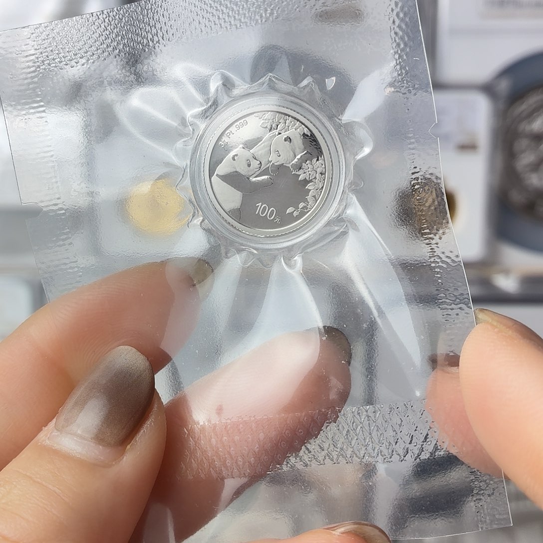 纯铂2023年3克铂金猫带盒证