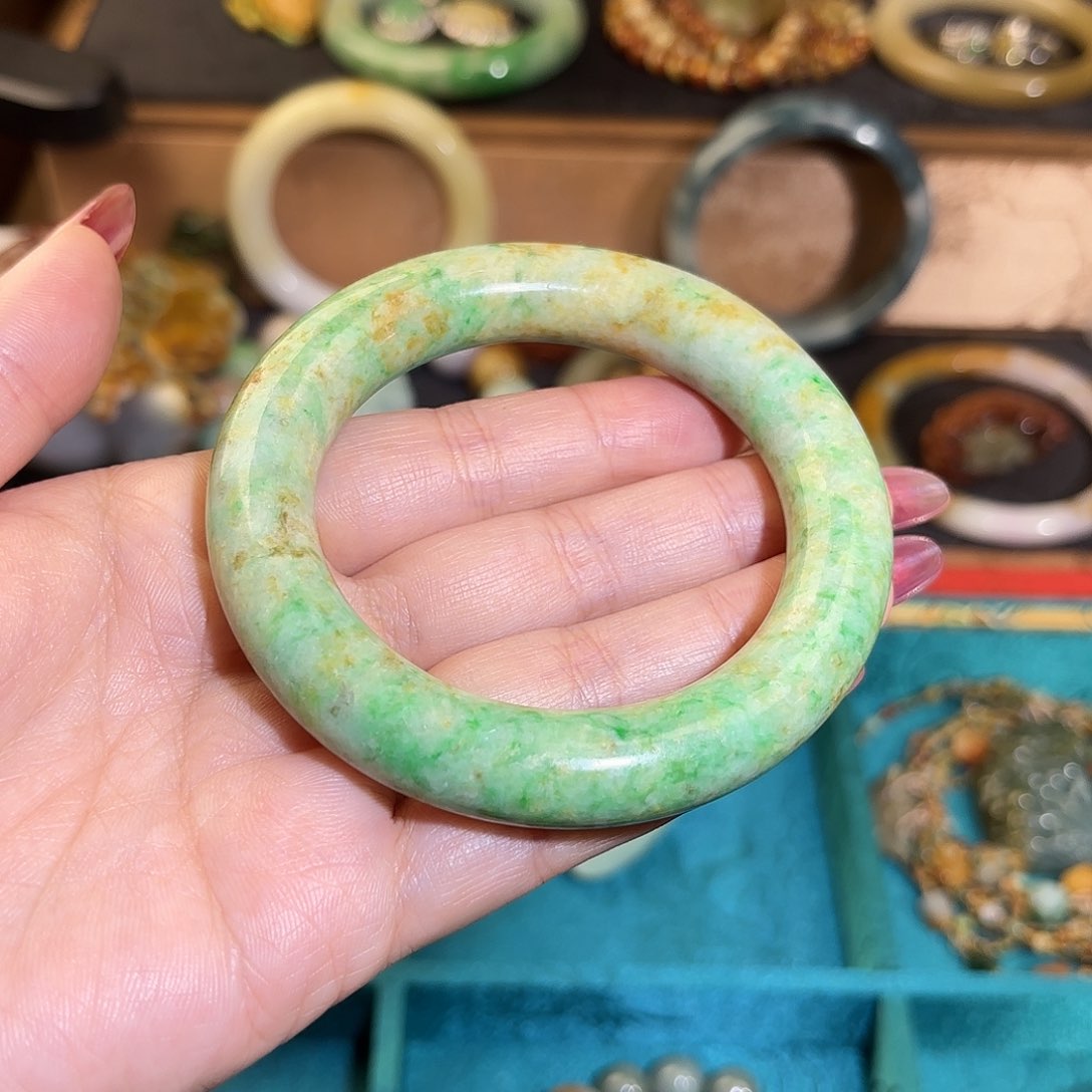 翡翠手镯未镶嵌腾冲老料黄加绿