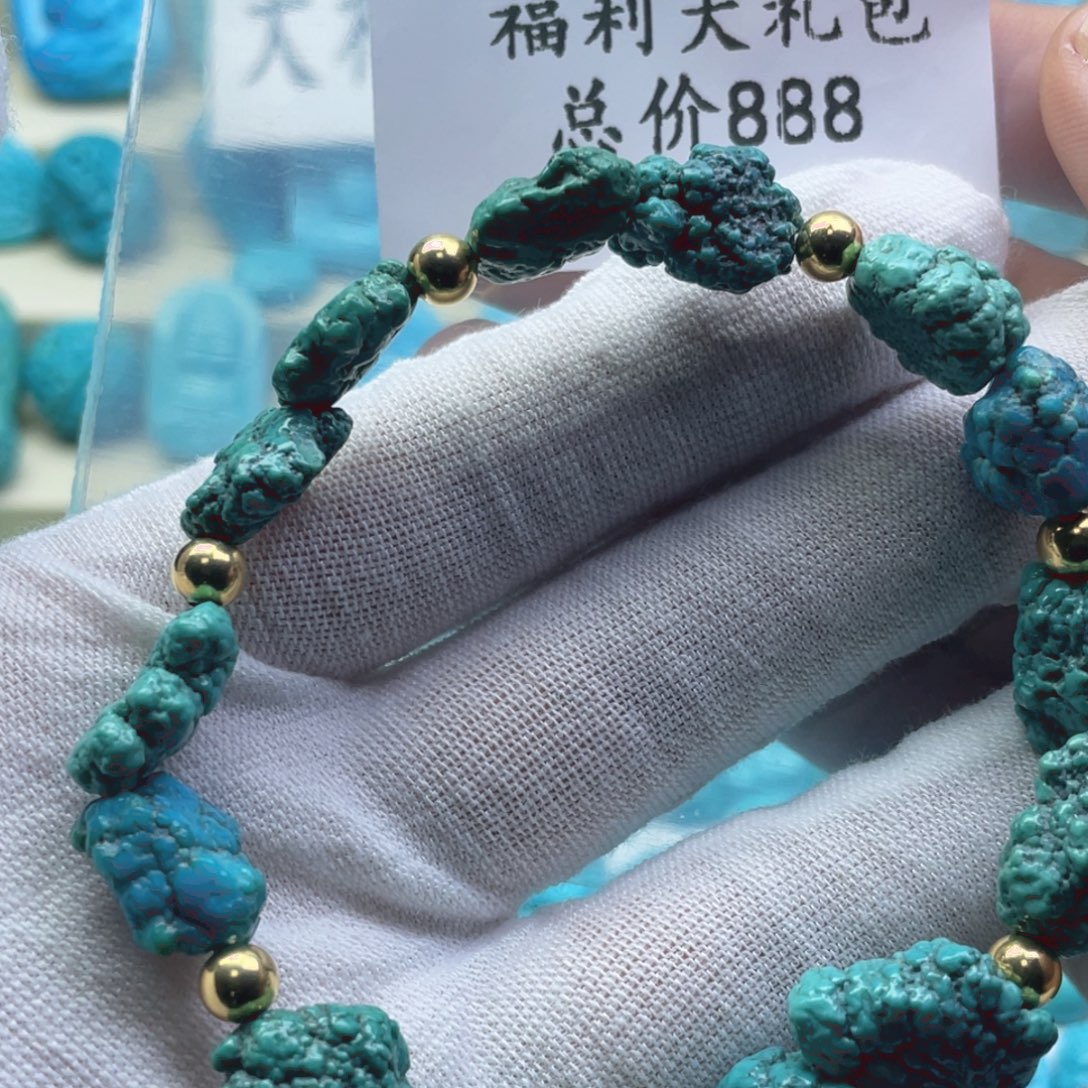绿松石未镶嵌天然原矿绿松石雕刻件