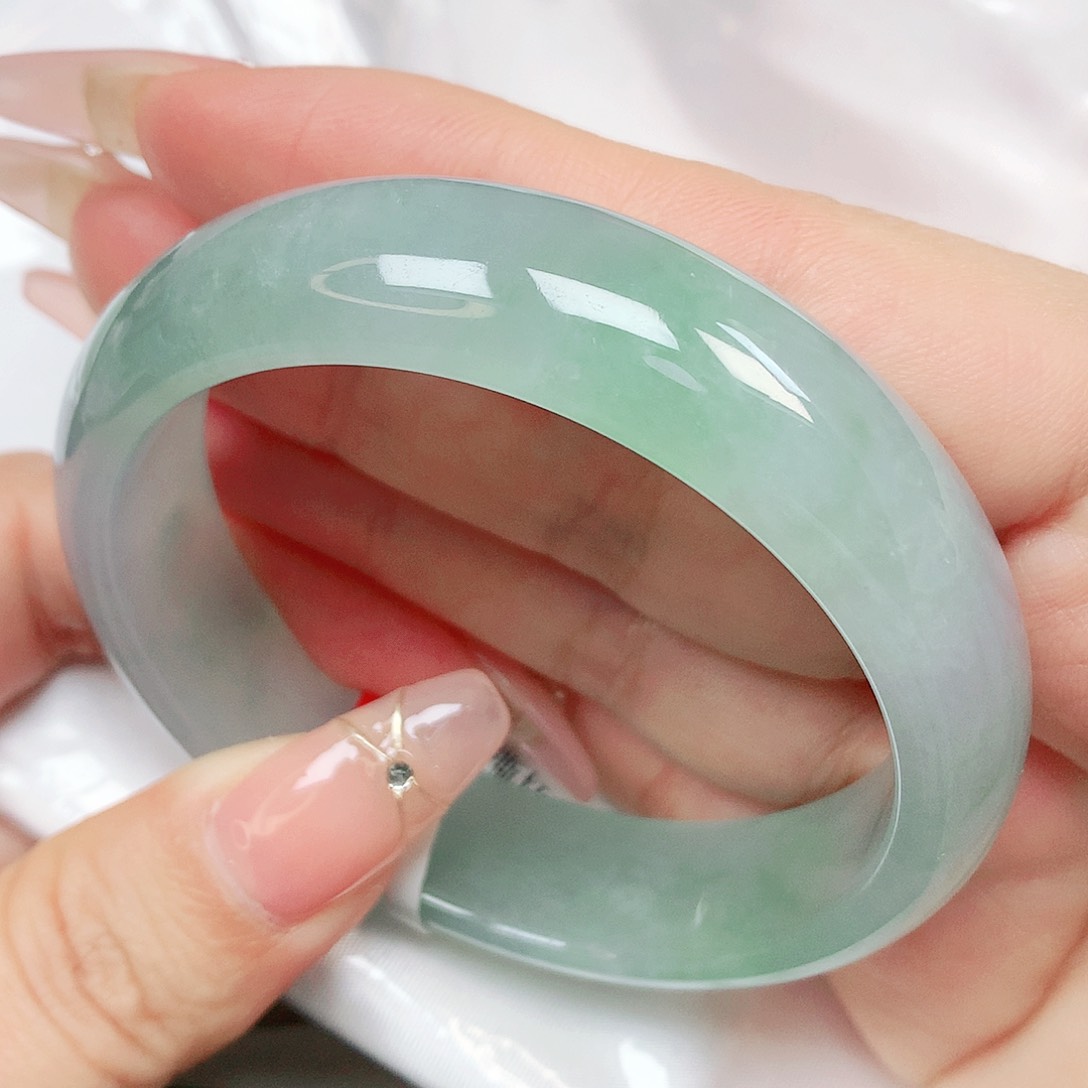 翡翠手镯未镶嵌抖音520