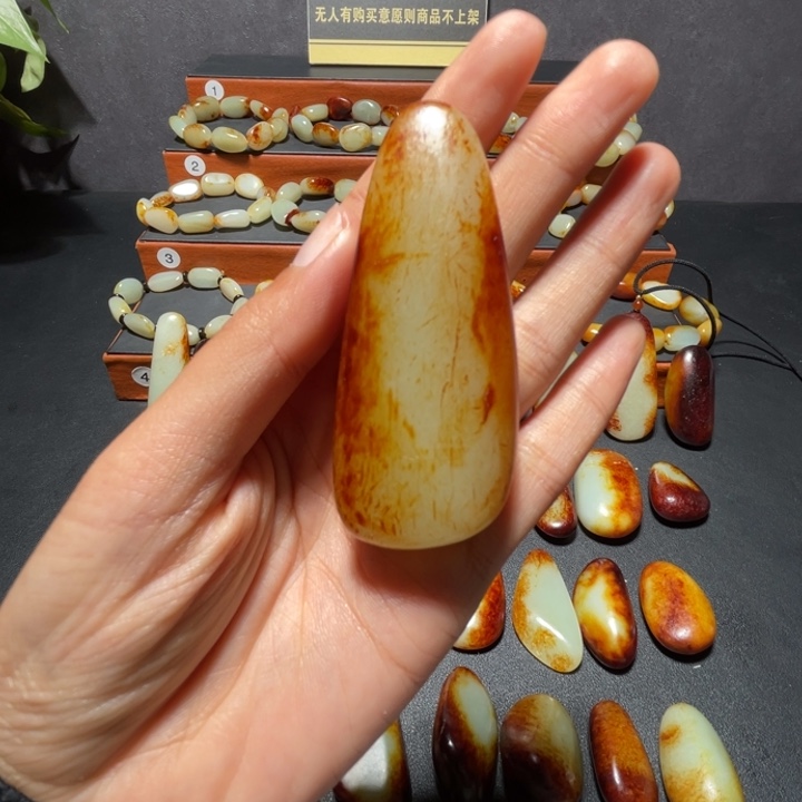 举***哥和田玉未镶嵌颈饰