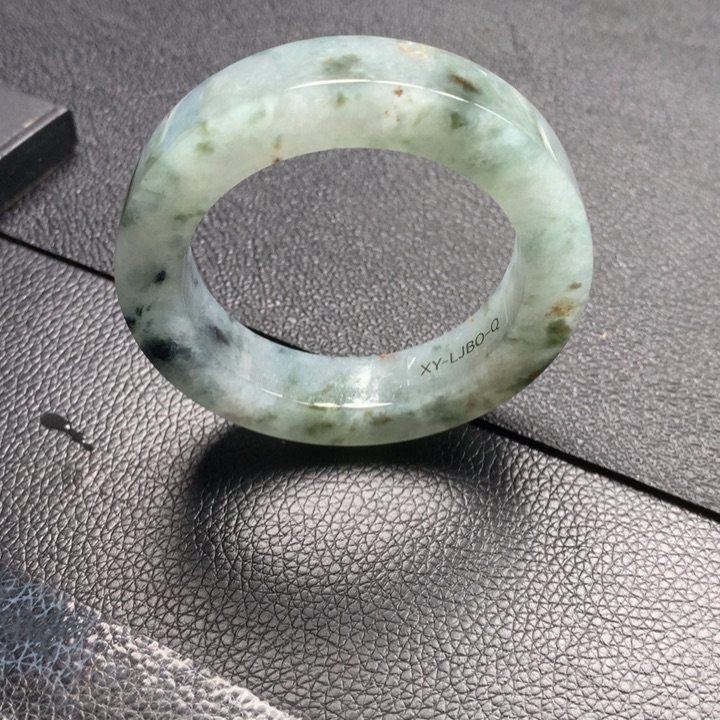 定制翡翠未镶嵌手镯