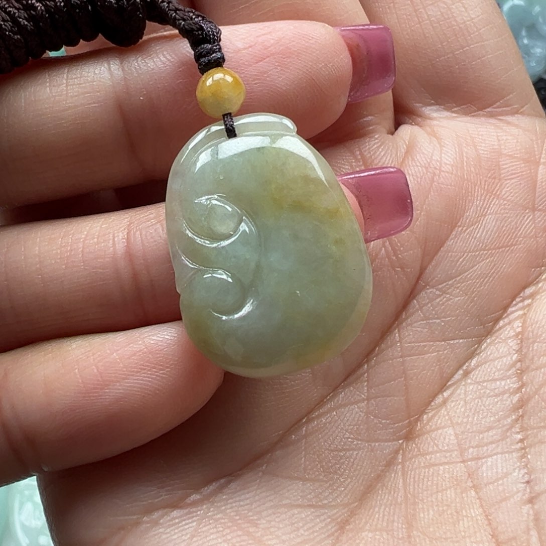 翡翠颈饰未镶嵌如意