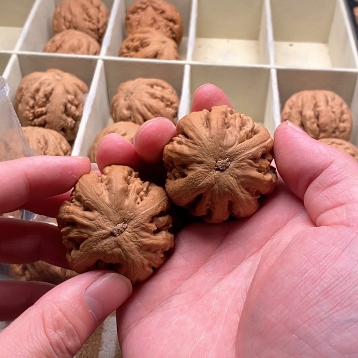 把件文玩核桃落****?