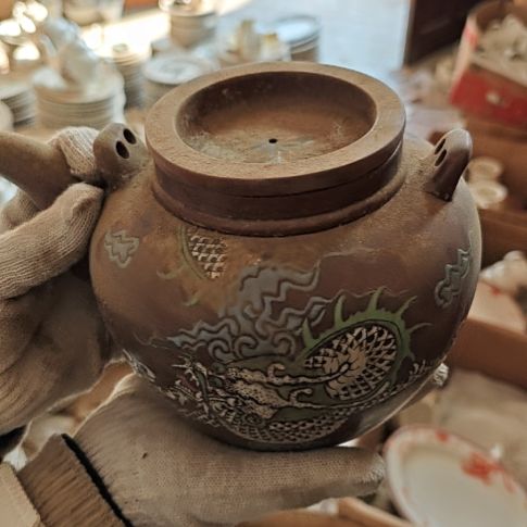 库存微瑕紫砂壶一个