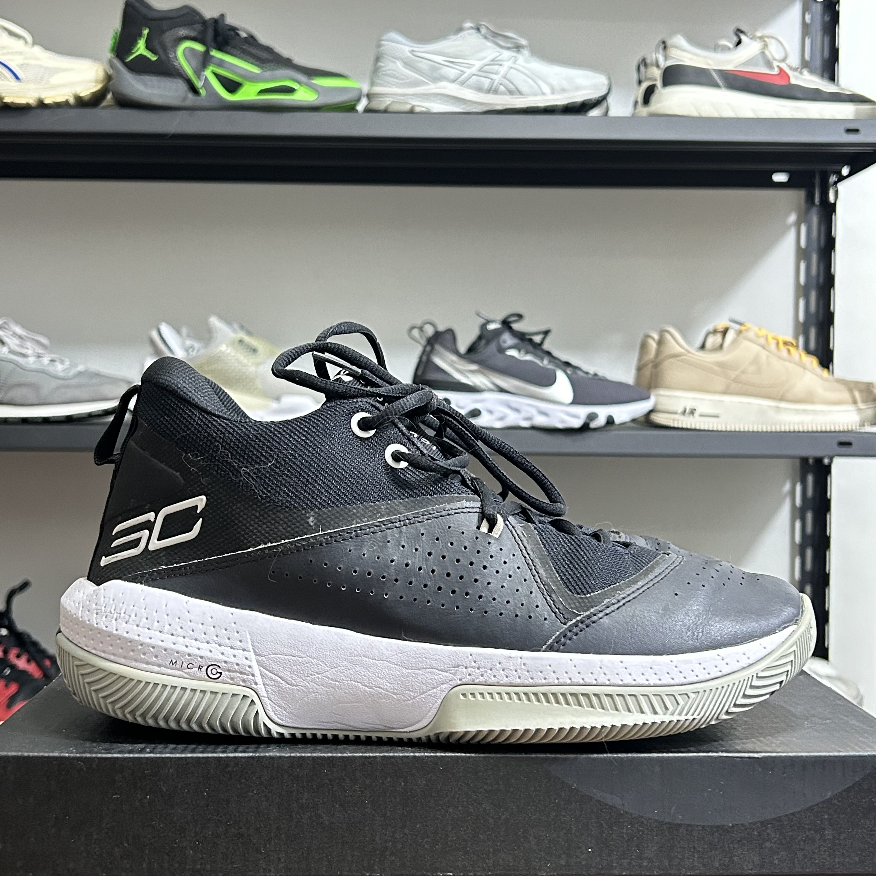 43码Under Armour/安德玛 Sc 3zer0 IV 篮球鞋 黑色/灰色 二手