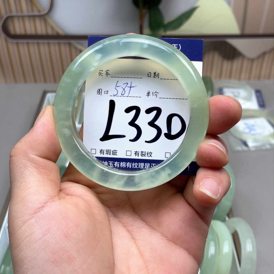 岫玉手镯手镯未镶嵌