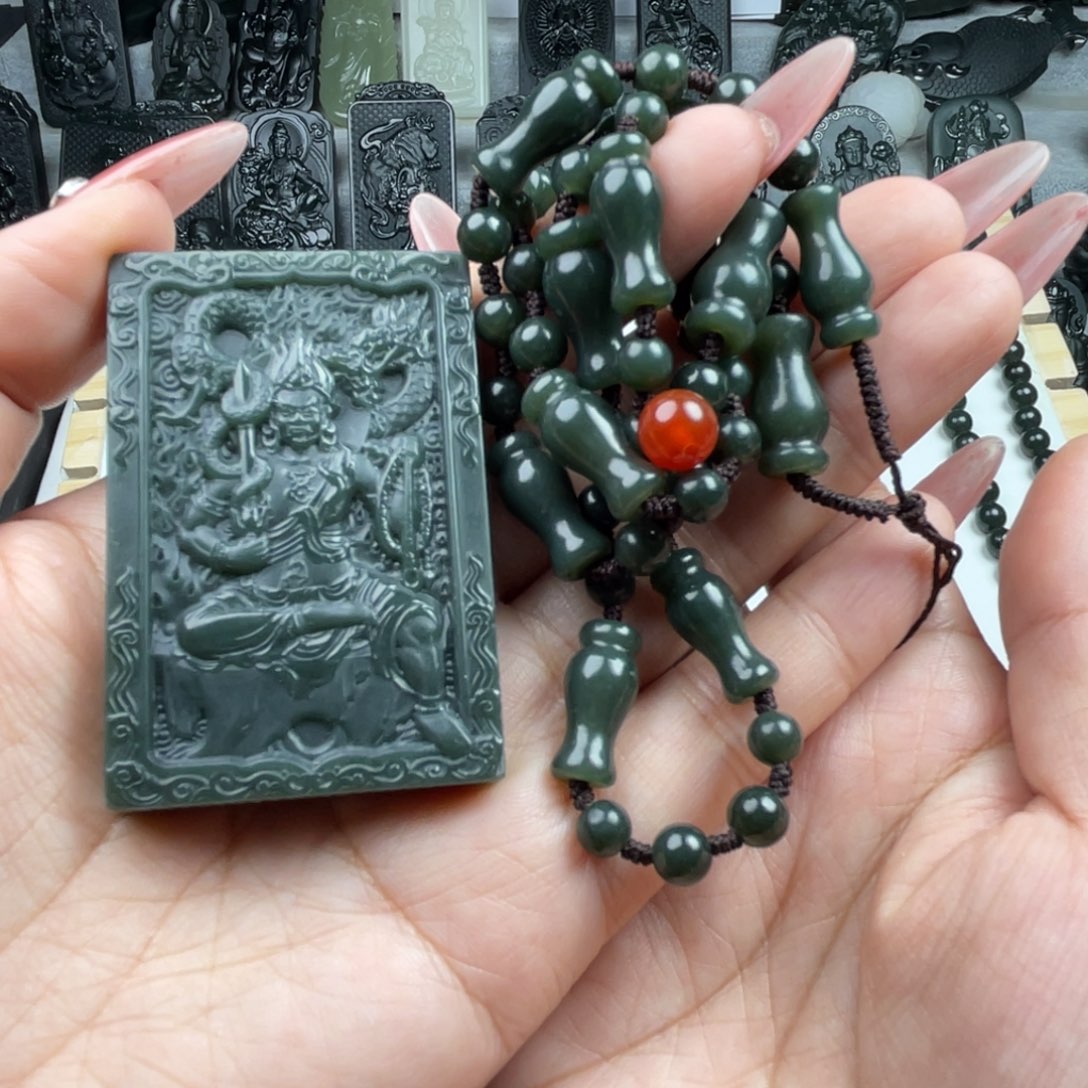 颈饰未镶嵌和田玉恭**财