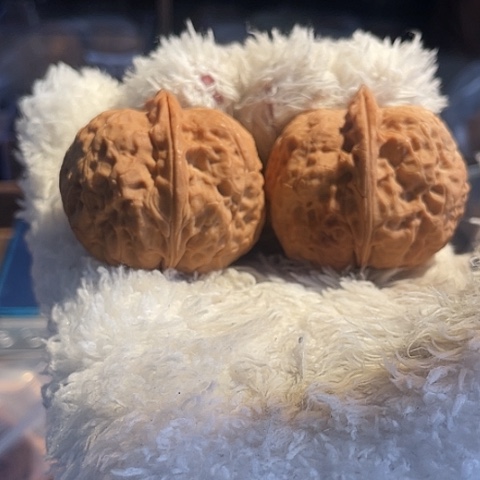 文玩核桃把件驼铃带彩磕尖41